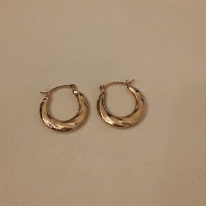10k gold small hoop earrings